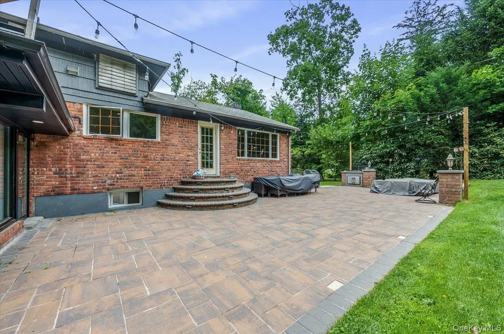 26 Red Brook Road Great Neck NY 11024