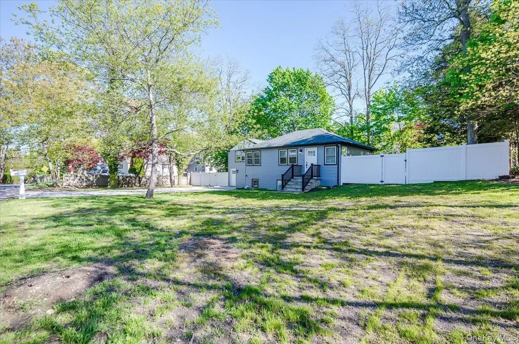 55 Hickory Road Rocky Point NY 11778