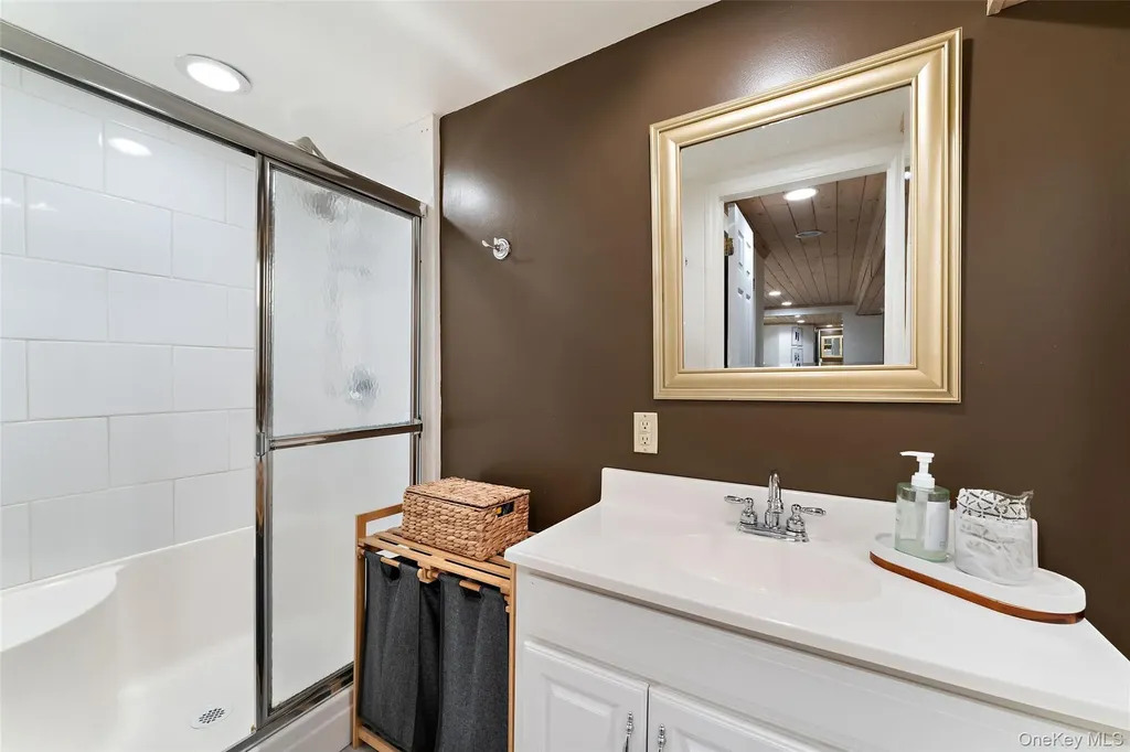 14 Earlwood Drive Poughkeepsie NY 12603