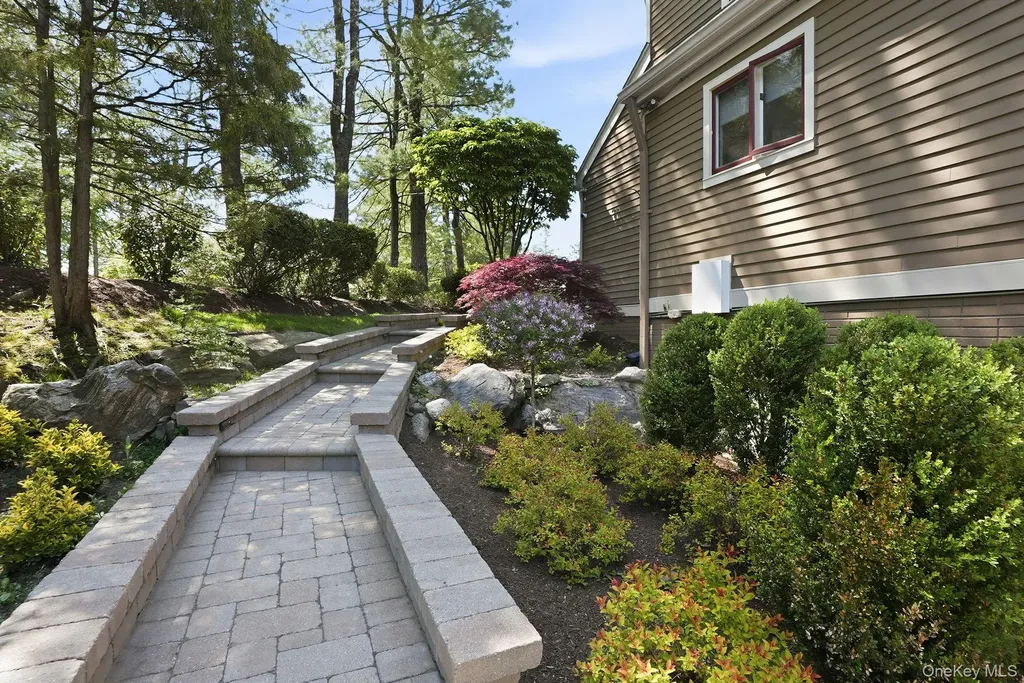 19 Clubhouse Lane Scarsdale NY 10583