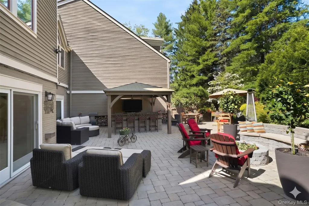 19 Clubhouse Lane Scarsdale NY 10583