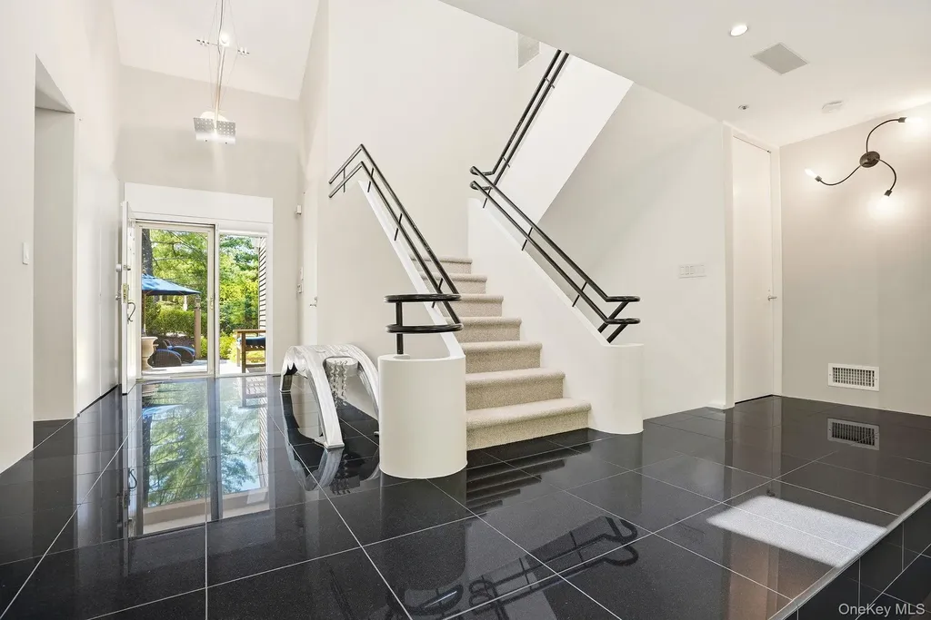 19 Clubhouse Lane Scarsdale NY 10583