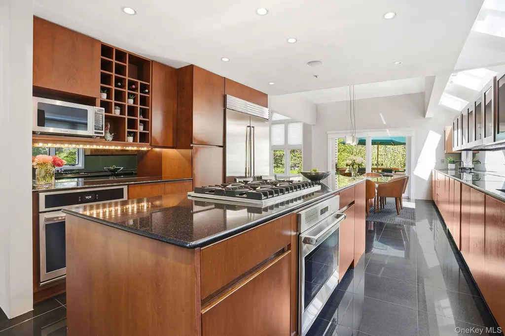 19 Clubhouse Lane Scarsdale NY 10583