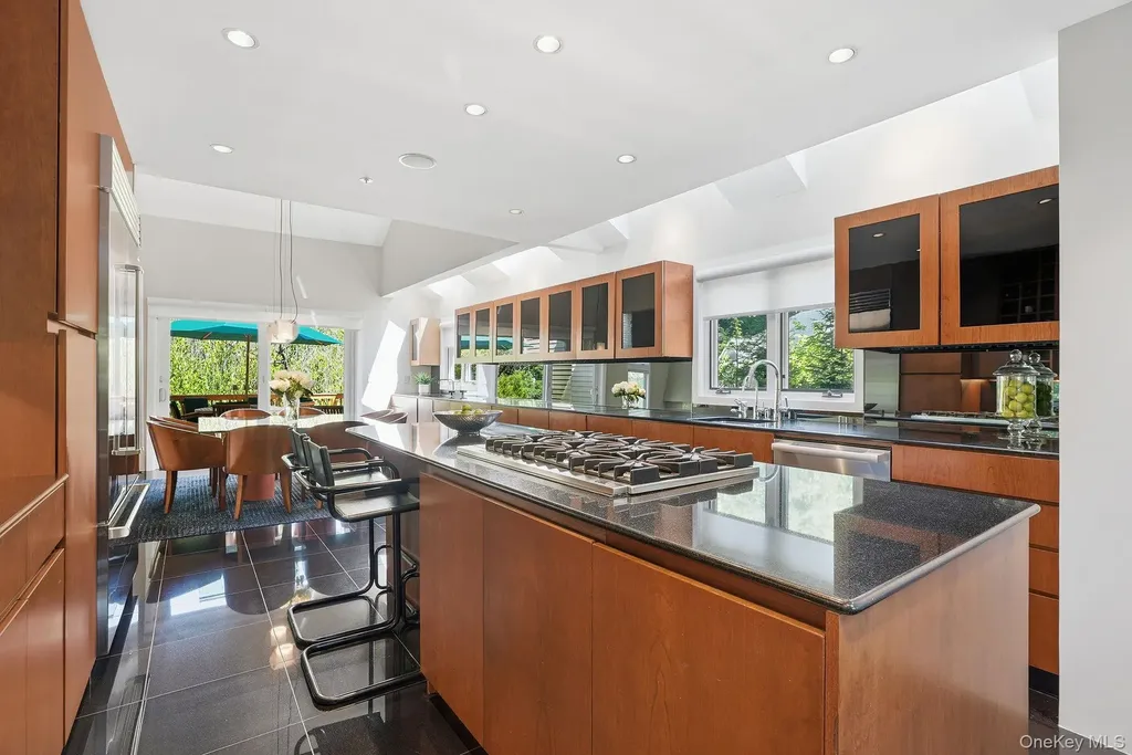 19 Clubhouse Lane Scarsdale NY 10583