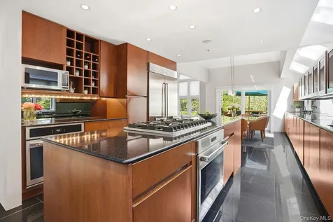 19 Clubhouse Lane Scarsdale NY 10583
