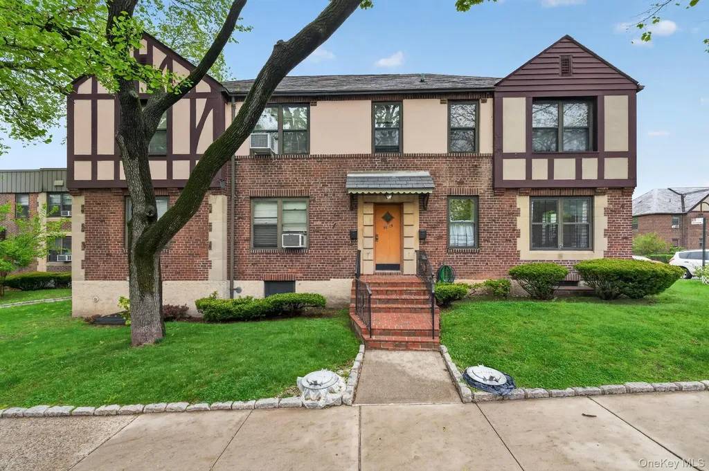 7619 Ditmars Boulevard East Elmhurst NY 11370
