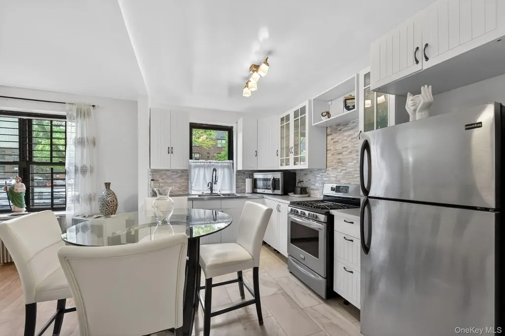 7619 Ditmars Boulevard East Elmhurst NY 11370