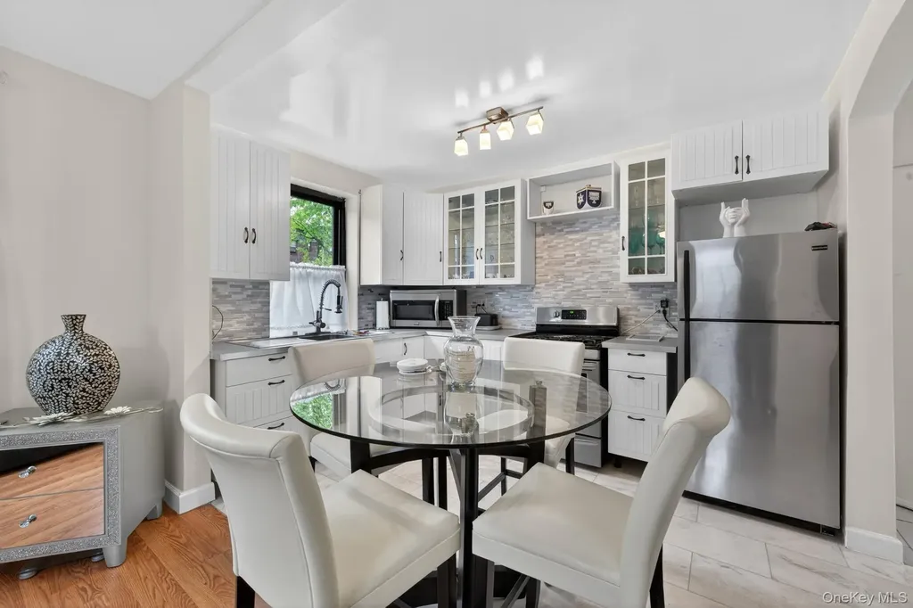 7619 Ditmars Boulevard East Elmhurst NY 11370