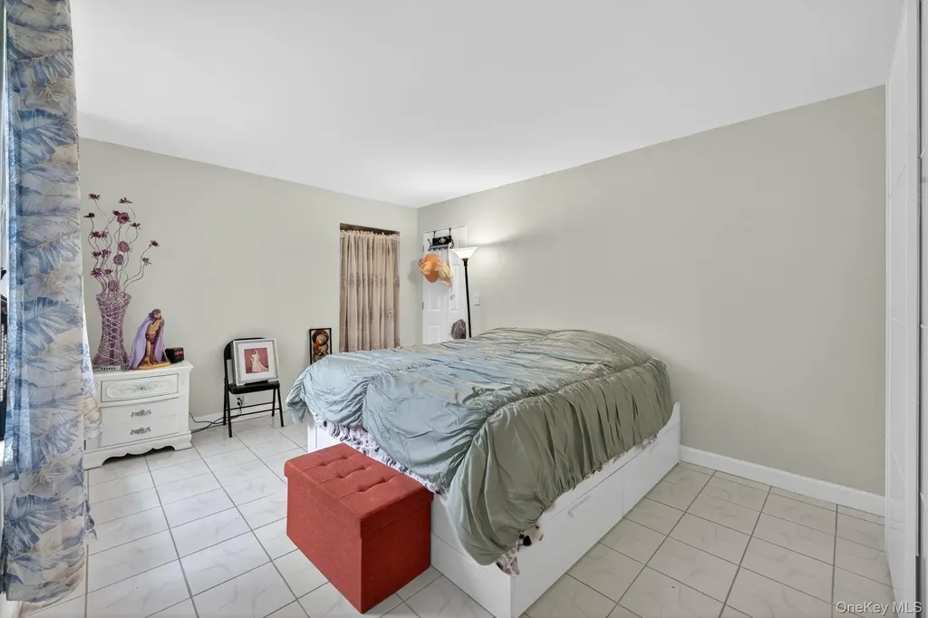 7619 Ditmars Boulevard East Elmhurst NY 11370