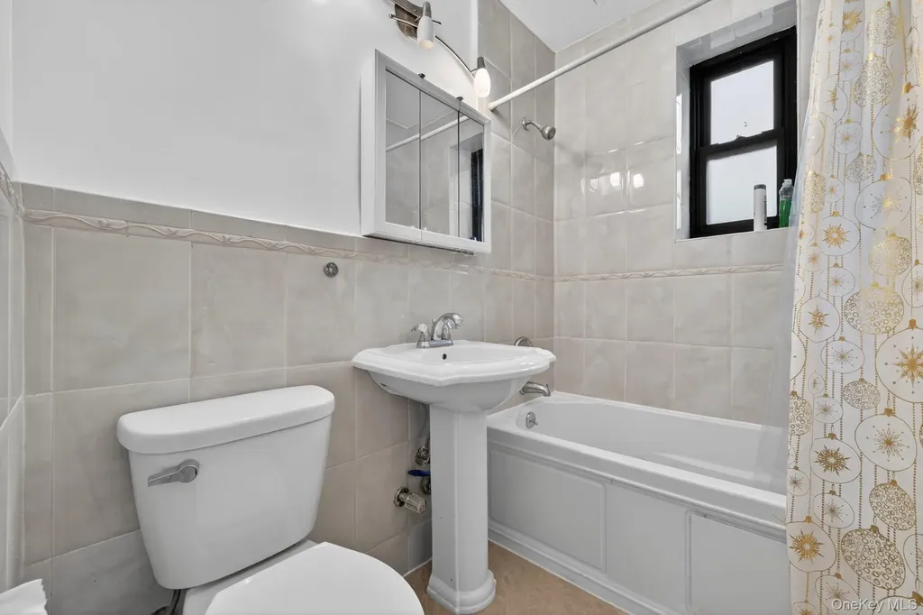 7619 Ditmars Boulevard East Elmhurst NY 11370
