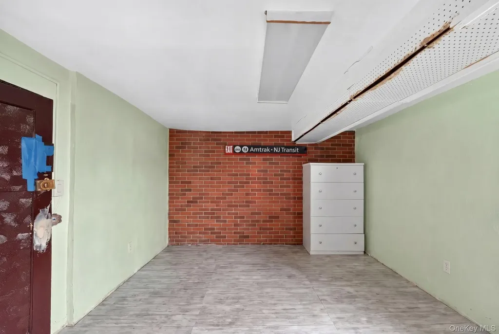 7619 Ditmars Boulevard East Elmhurst NY 11370