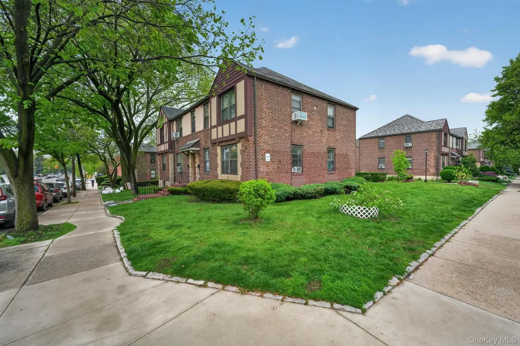 7619 Ditmars Boulevard East Elmhurst NY 11370