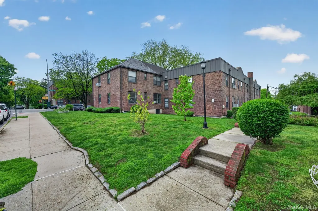 7619 Ditmars Boulevard East Elmhurst NY 11370