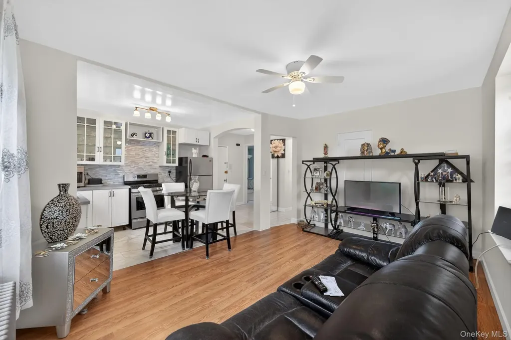 7619 Ditmars Boulevard East Elmhurst NY 11370