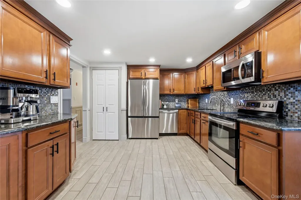 1055 Sipp Avenue Medford NY 11763