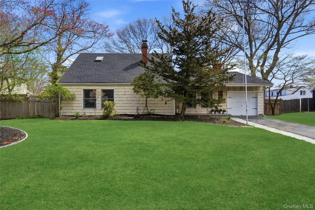 1055 Sipp Avenue Medford NY 11763