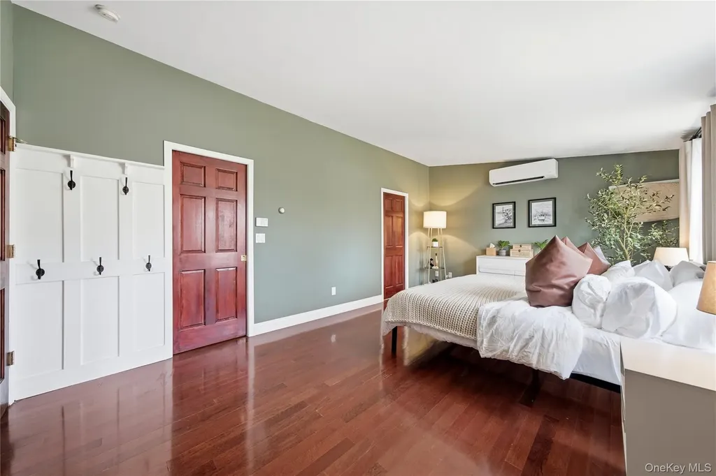 1055 Sipp Avenue Medford NY 11763