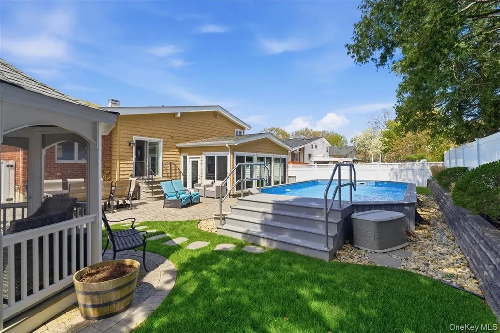 241 W 18th Street Deer Park NY 11729