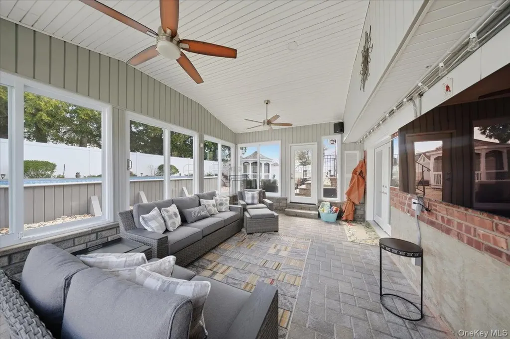 241 W 18th Street Deer Park NY 11729