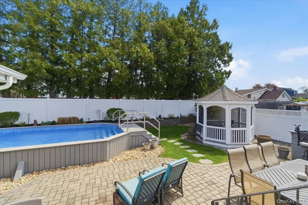 241 W 18th Street Deer Park NY 11729
