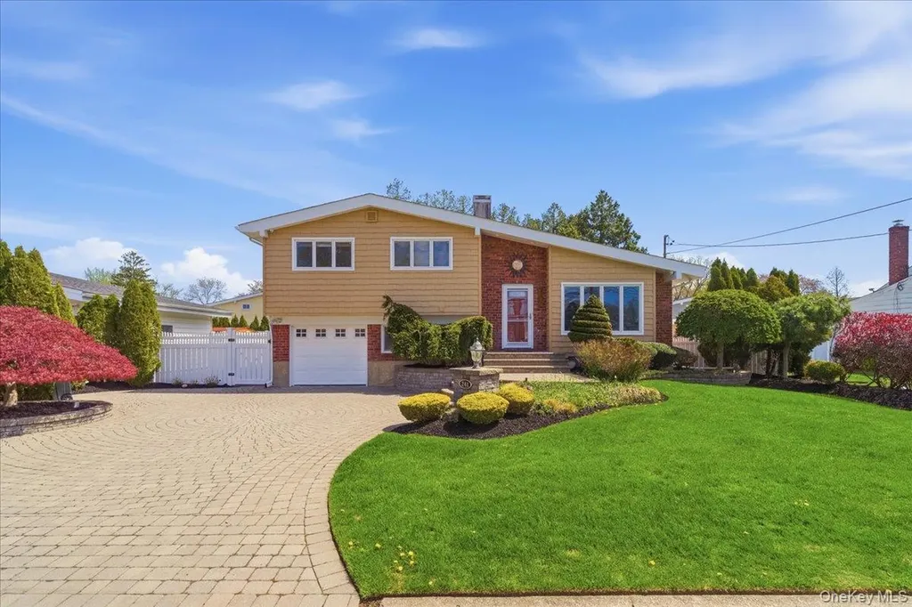 241 W 18th Street Deer Park NY 11729