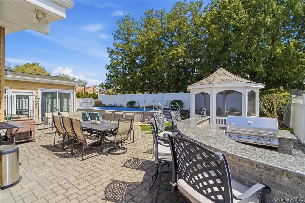241 W 18th Street Deer Park NY 11729