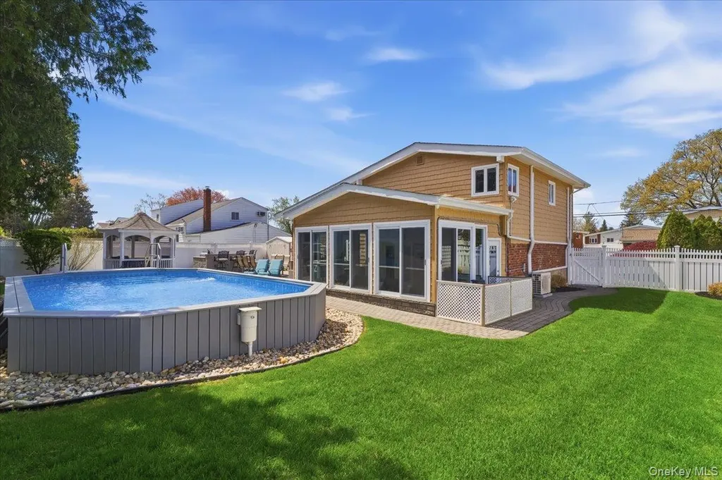 241 W 18th Street Deer Park NY 11729
