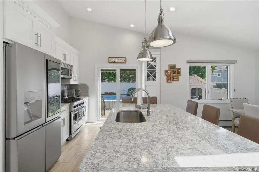 241 W 18th Street Deer Park NY 11729