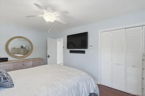 241 W 18th Street Deer Park NY 11729