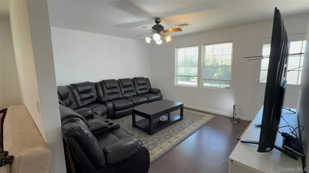 29 Sheridan Drive Shirley NY 11967