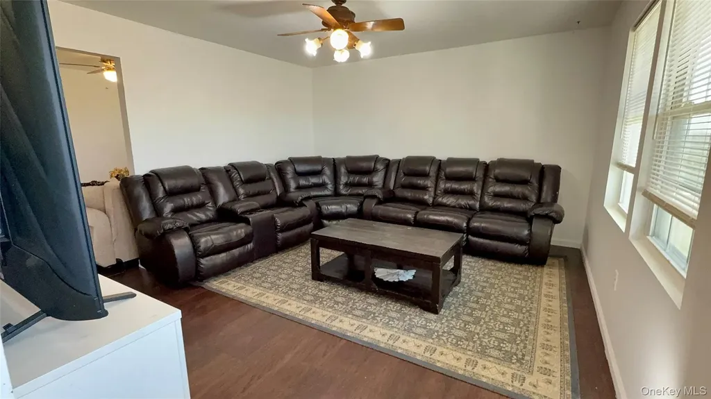 29 Sheridan Drive Shirley NY 11967
