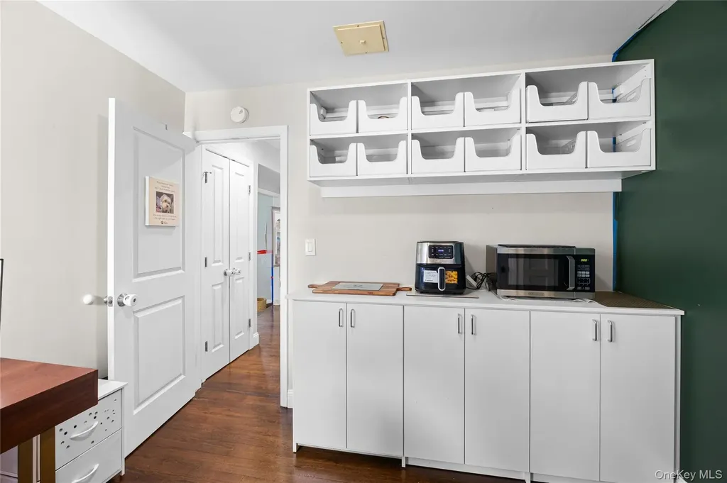 30 Clay Pitts Road Greenlawn NY 11740