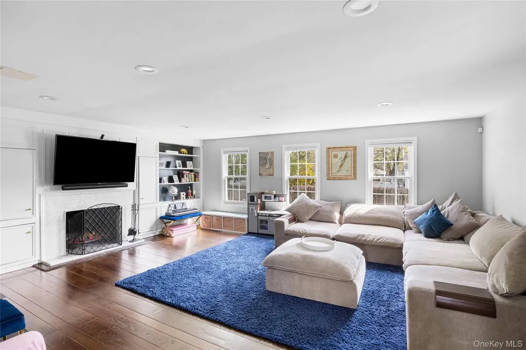 30 Clay Pitts Road Greenlawn NY 11740