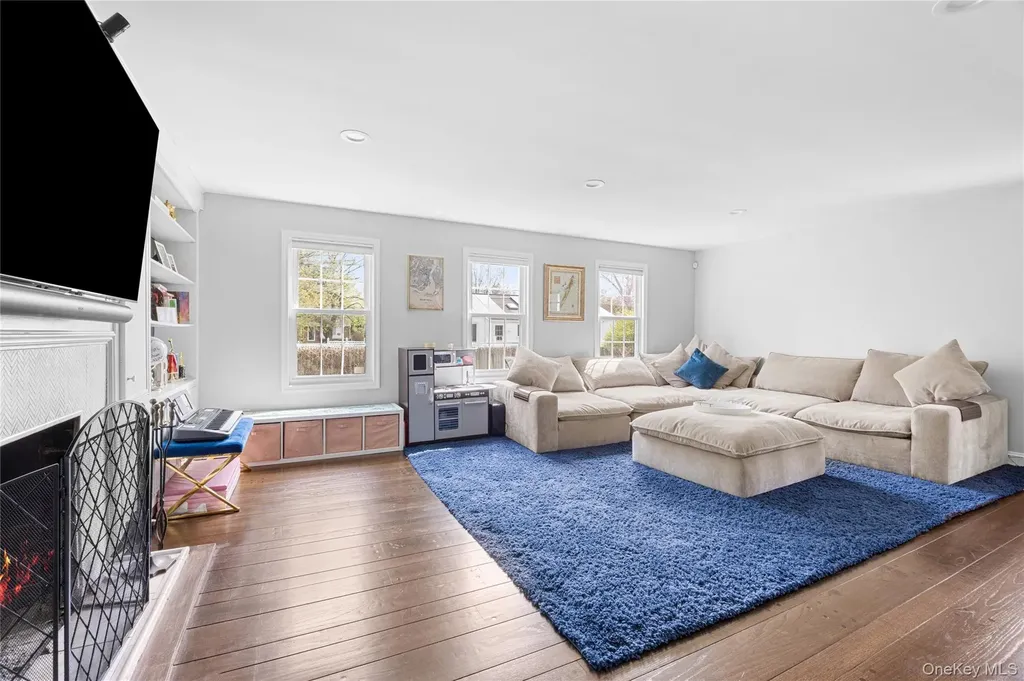 30 Clay Pitts Road Greenlawn NY 11740