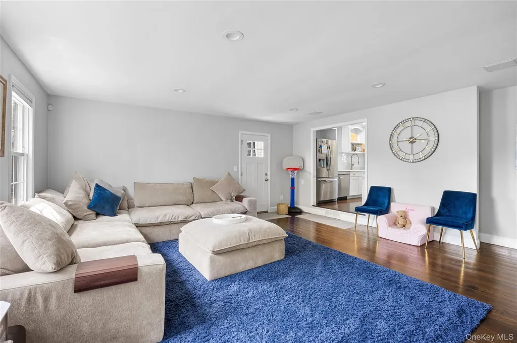 30 Clay Pitts Road Greenlawn NY 11740