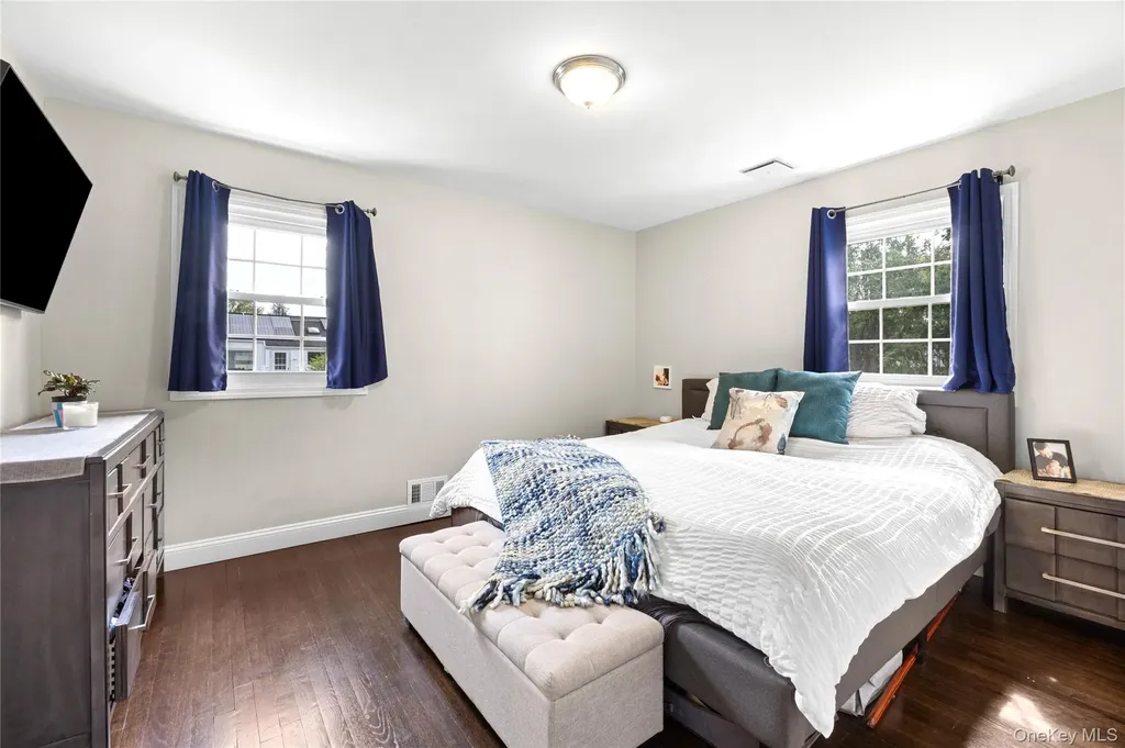 30 Clay Pitts Road Greenlawn NY 11740