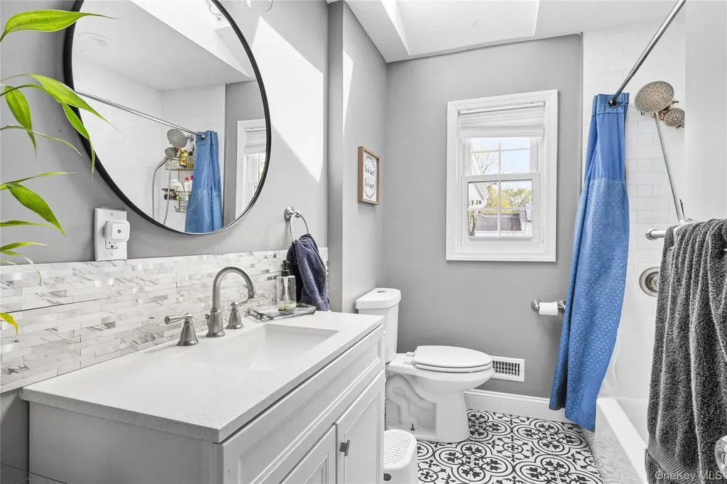 30 Clay Pitts Road Greenlawn NY 11740
