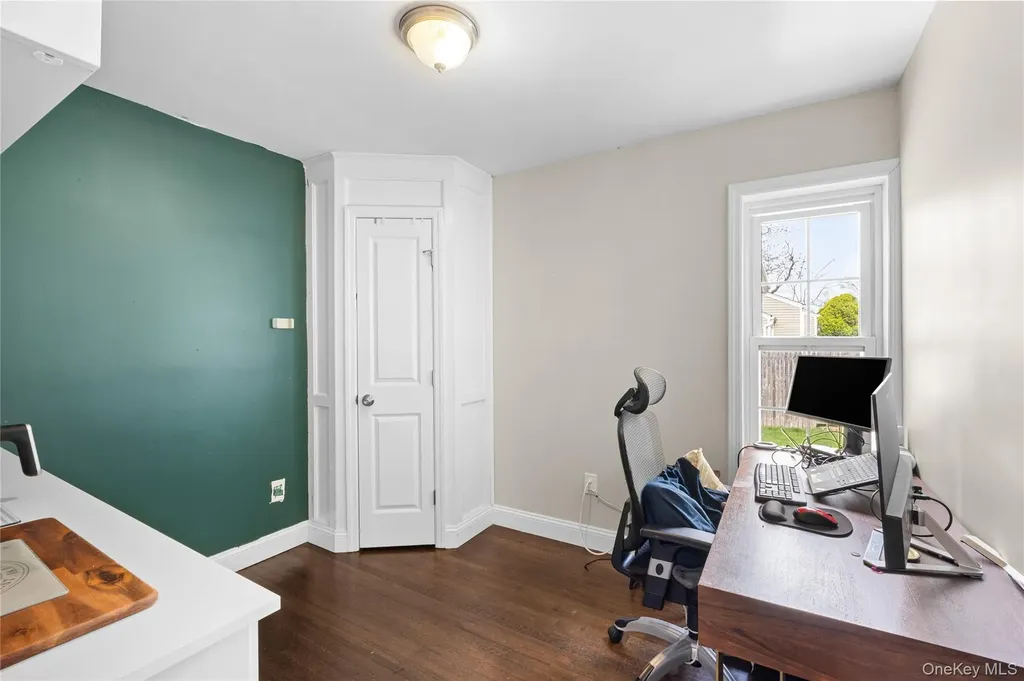 30 Clay Pitts Road Greenlawn NY 11740