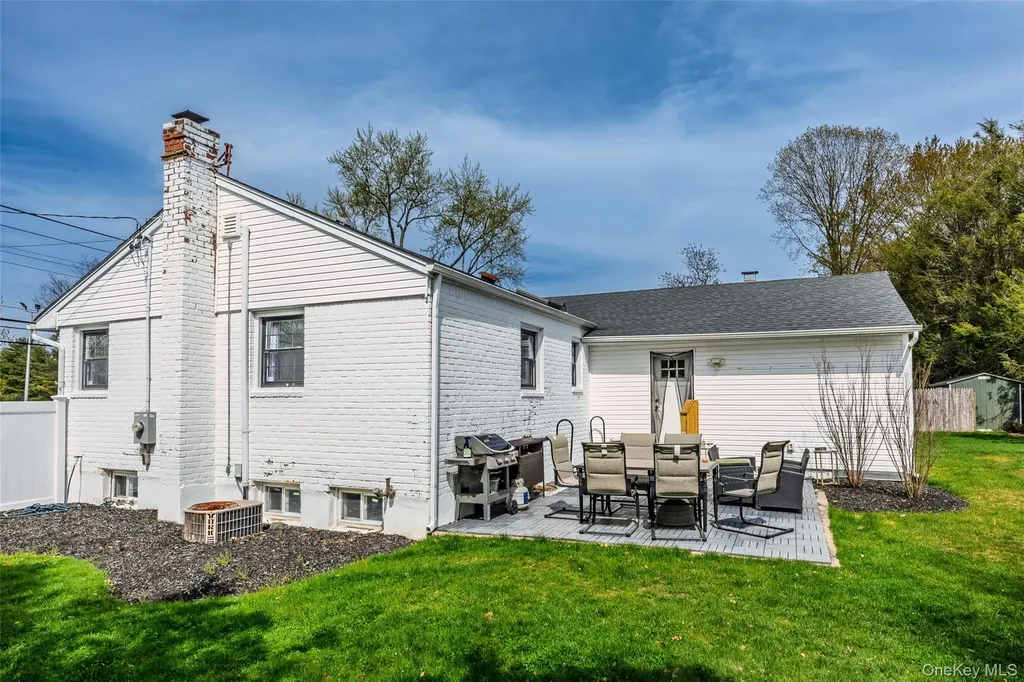 30 Clay Pitts Road Greenlawn NY 11740