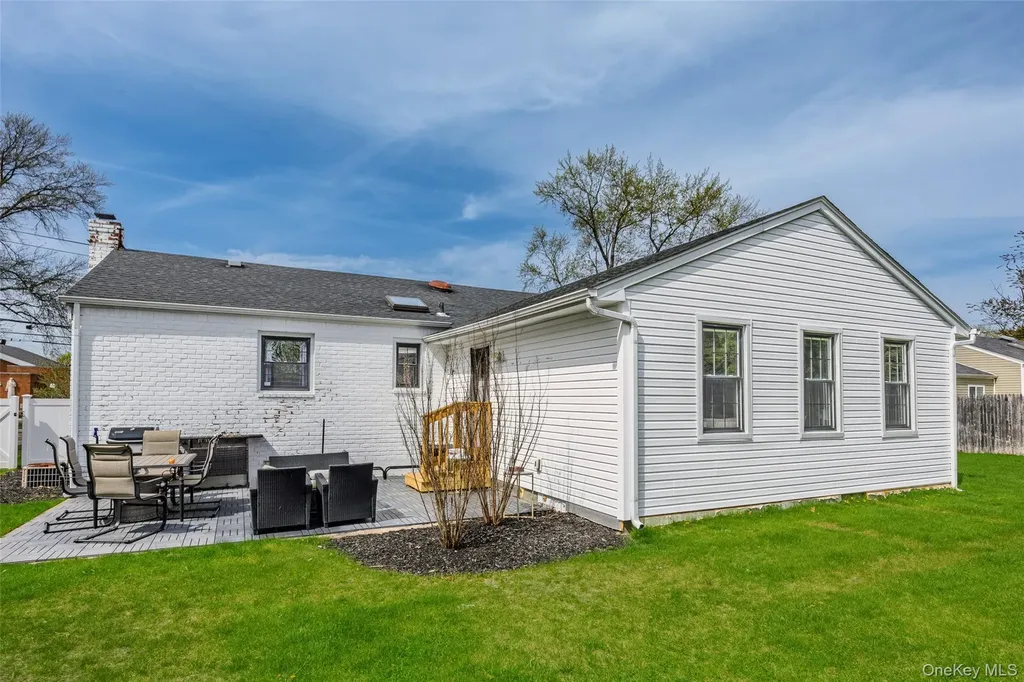 30 Clay Pitts Road Greenlawn NY 11740