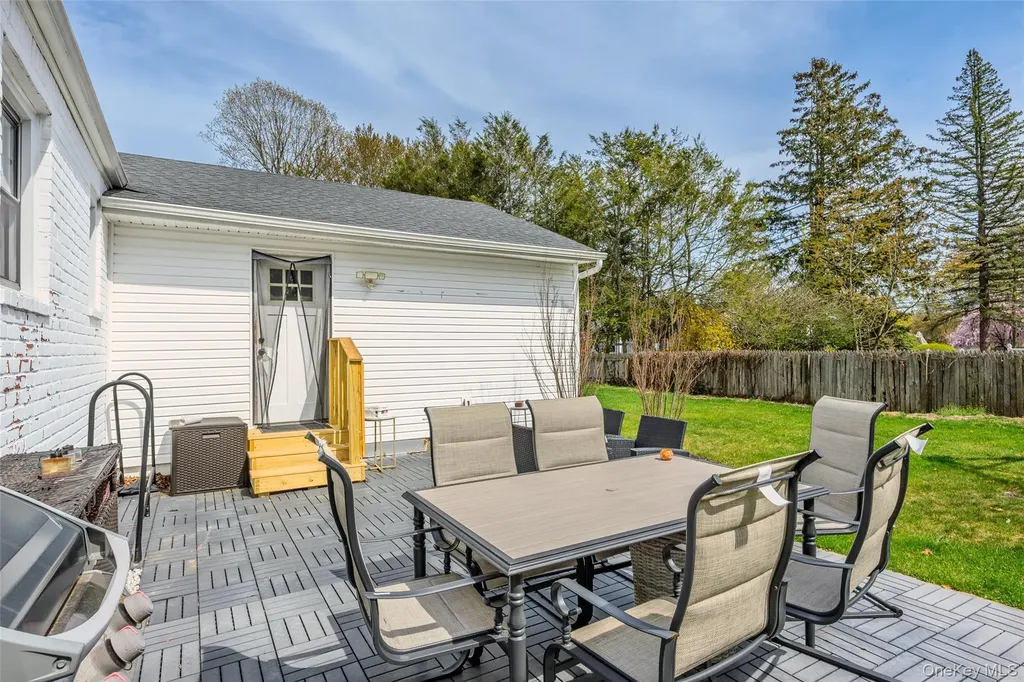 30 Clay Pitts Road Greenlawn NY 11740