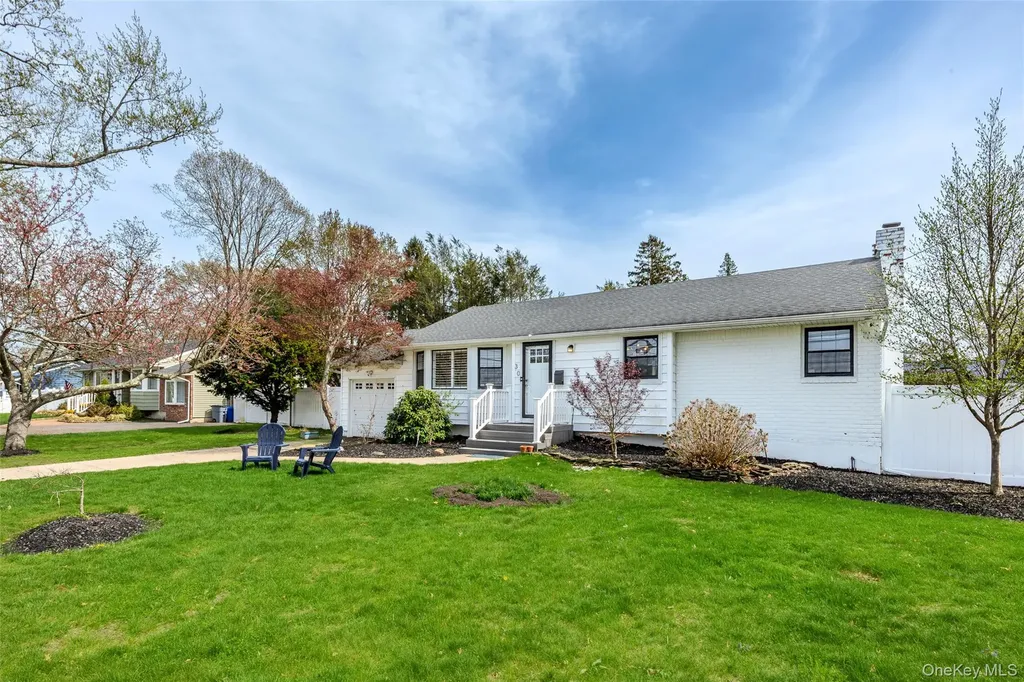 30 Clay Pitts Road Greenlawn NY 11740