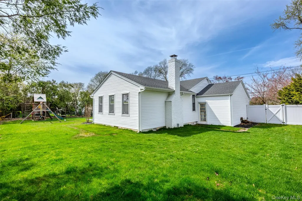 30 Clay Pitts Road Greenlawn NY 11740