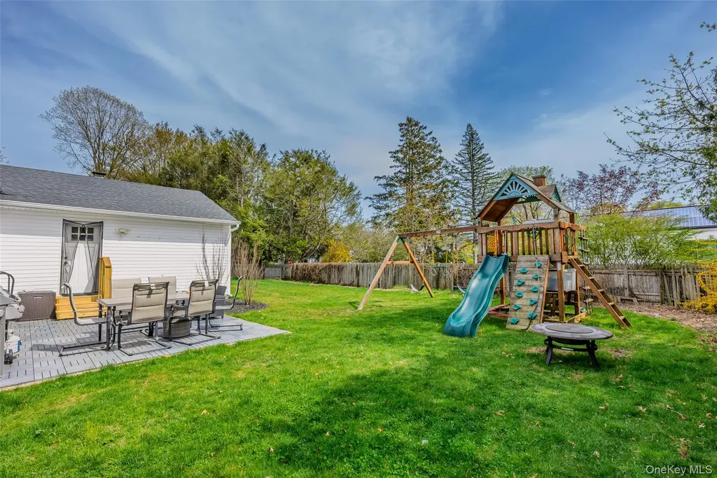 30 Clay Pitts Road Greenlawn NY 11740