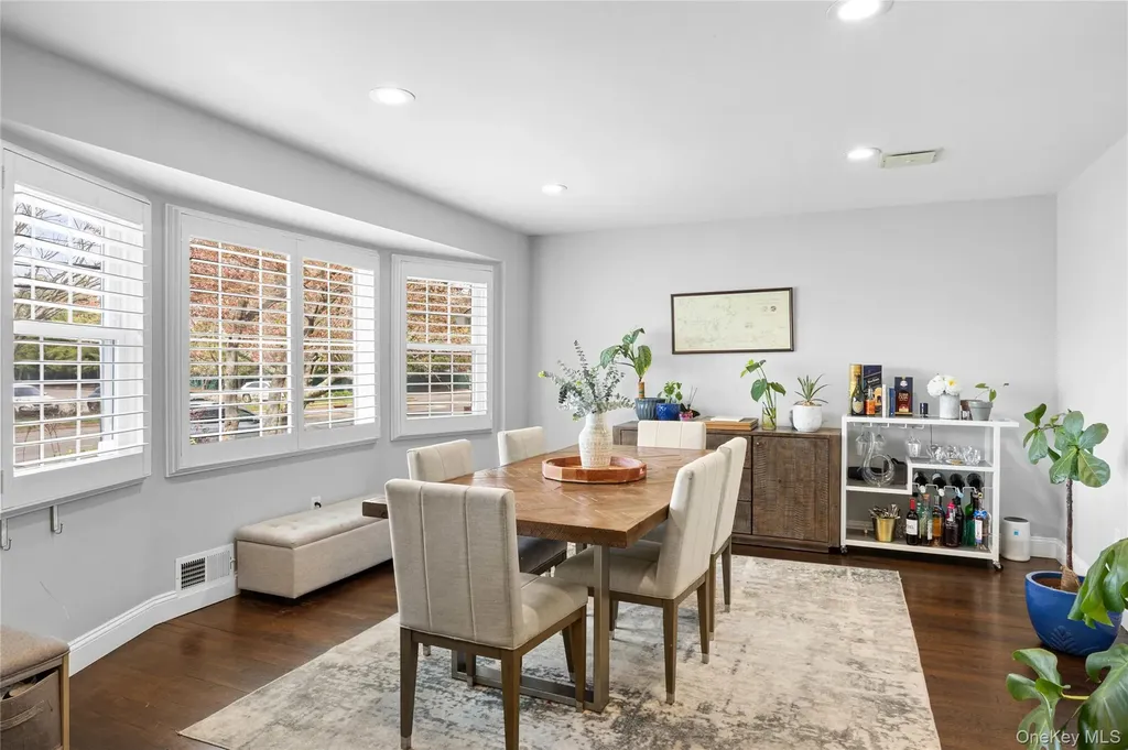 30 Clay Pitts Road Greenlawn NY 11740