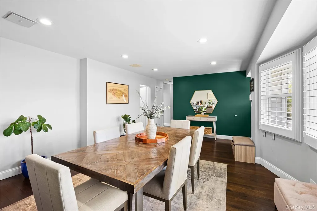 30 Clay Pitts Road Greenlawn NY 11740