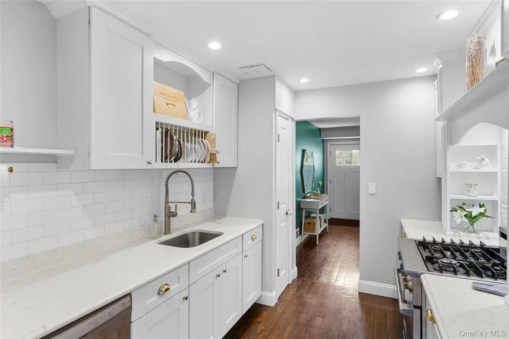 30 Clay Pitts Road Greenlawn NY 11740