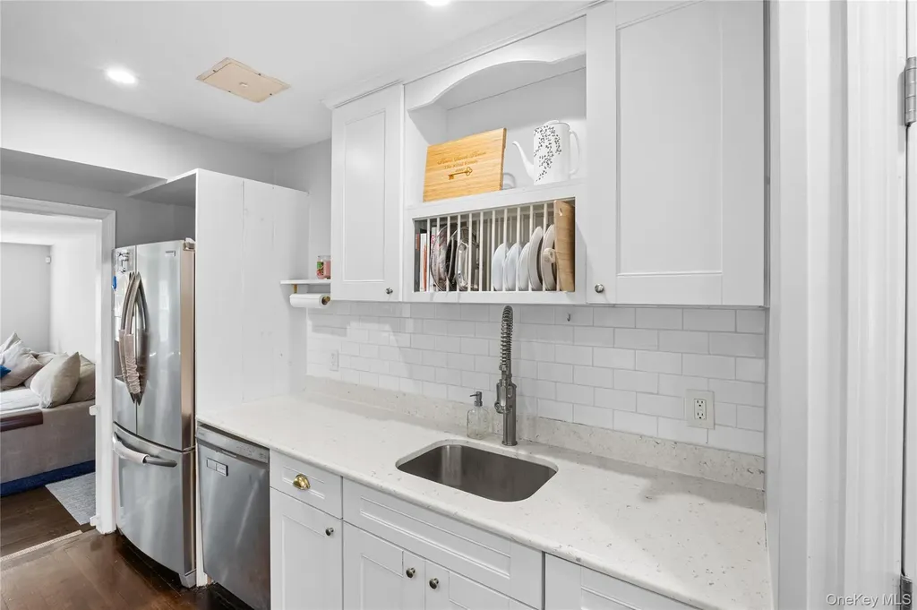 30 Clay Pitts Road Greenlawn NY 11740
