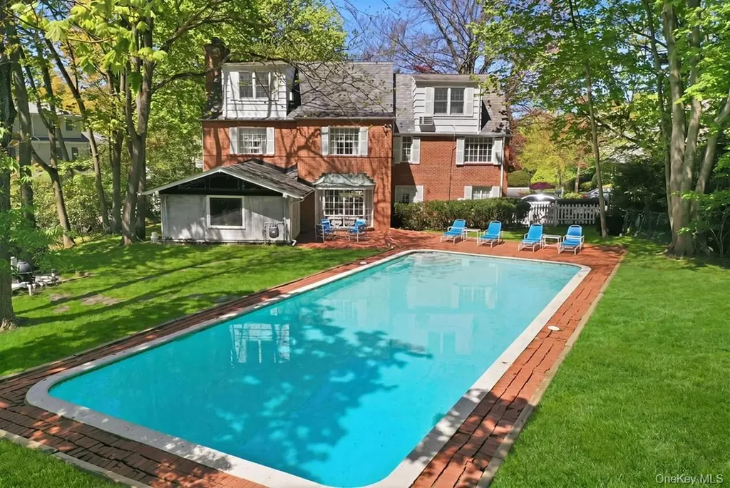 4 The Birches Roslyn Estates NY 11576