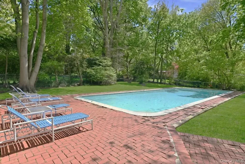 4 The Birches Roslyn Estates NY 11576